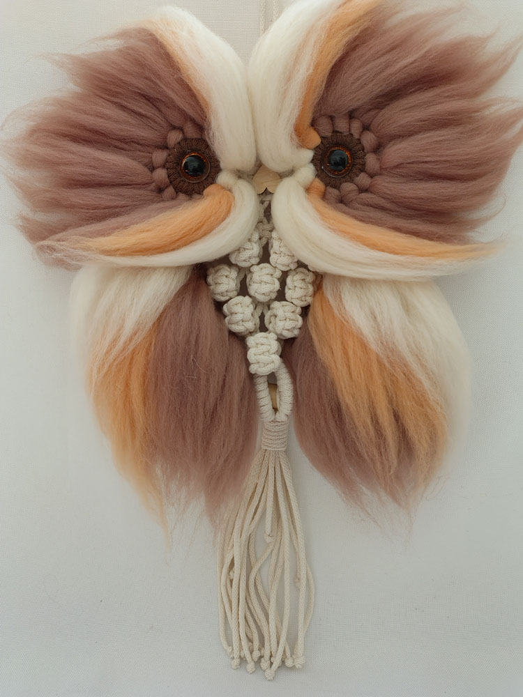 Sowa z makramy i wełny czesankowej - obrazek 2