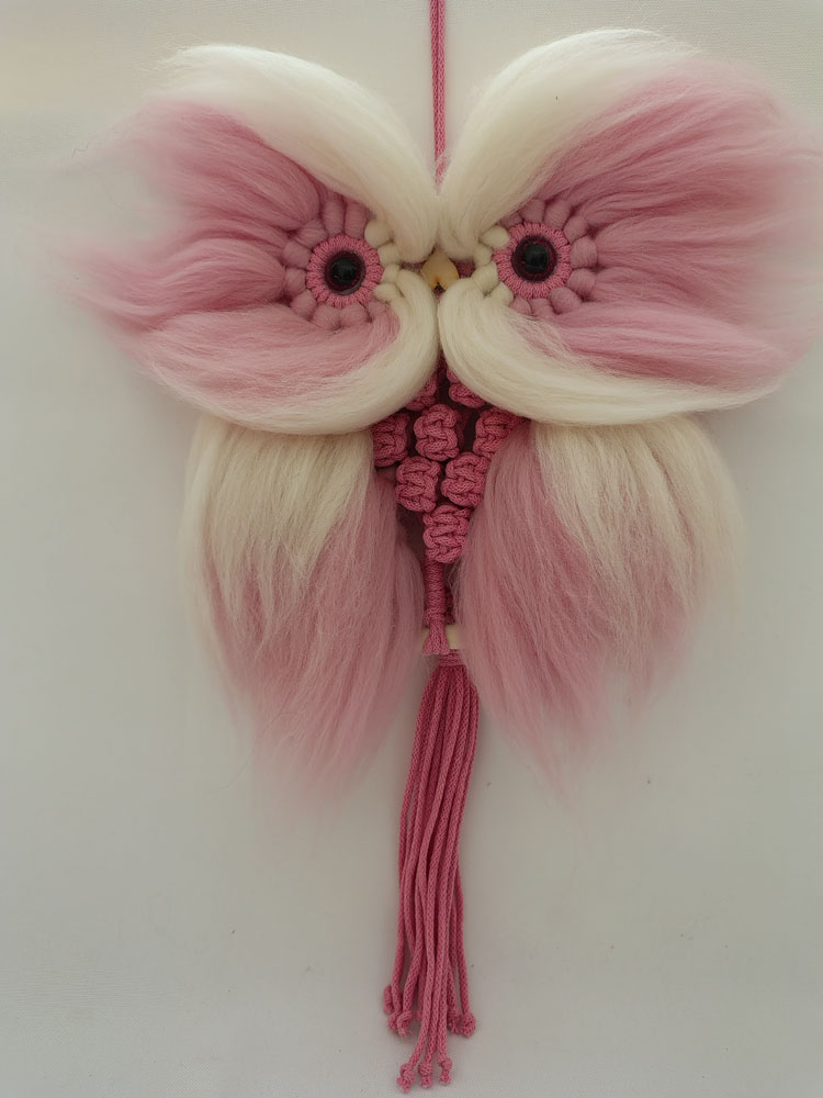Sowa z makramy i wełny czesankowej - obrazek 4